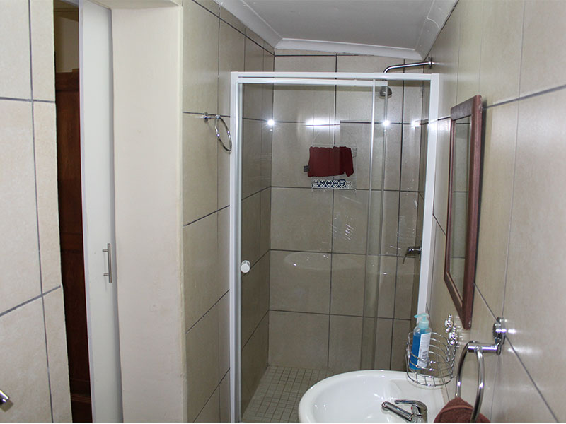charis-bathroom-1