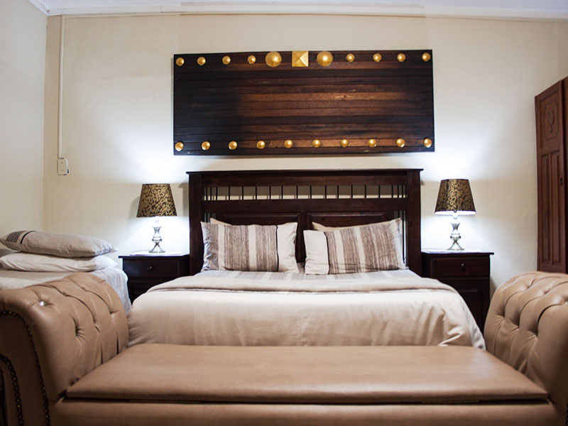charisroom1-mainbed